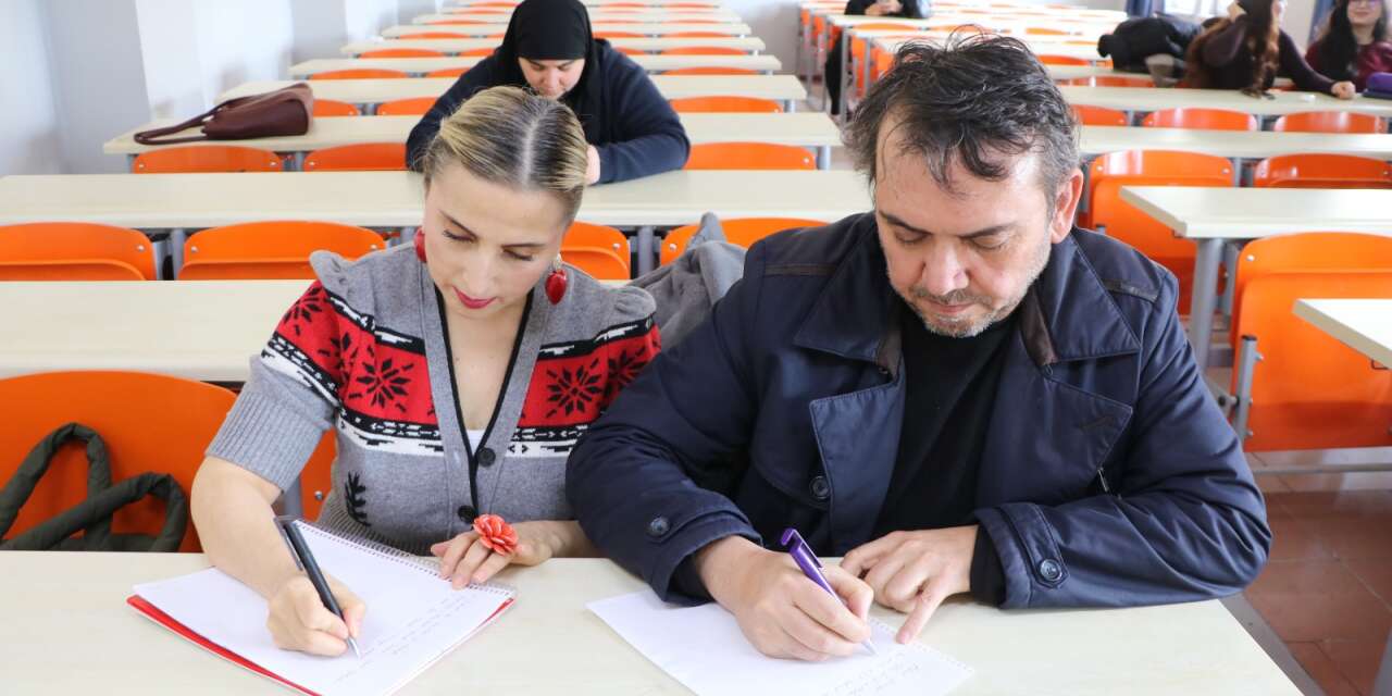 Önce hayat arkadaşı, sonra sıra arkadaşı oldular