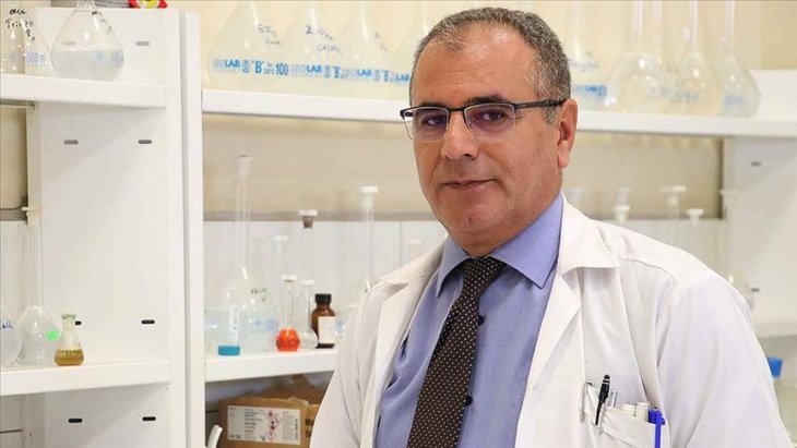 Teröristlerin baskınından samanlıkta saklanarak kurtuldu, okuma azmiyle profesör oldu