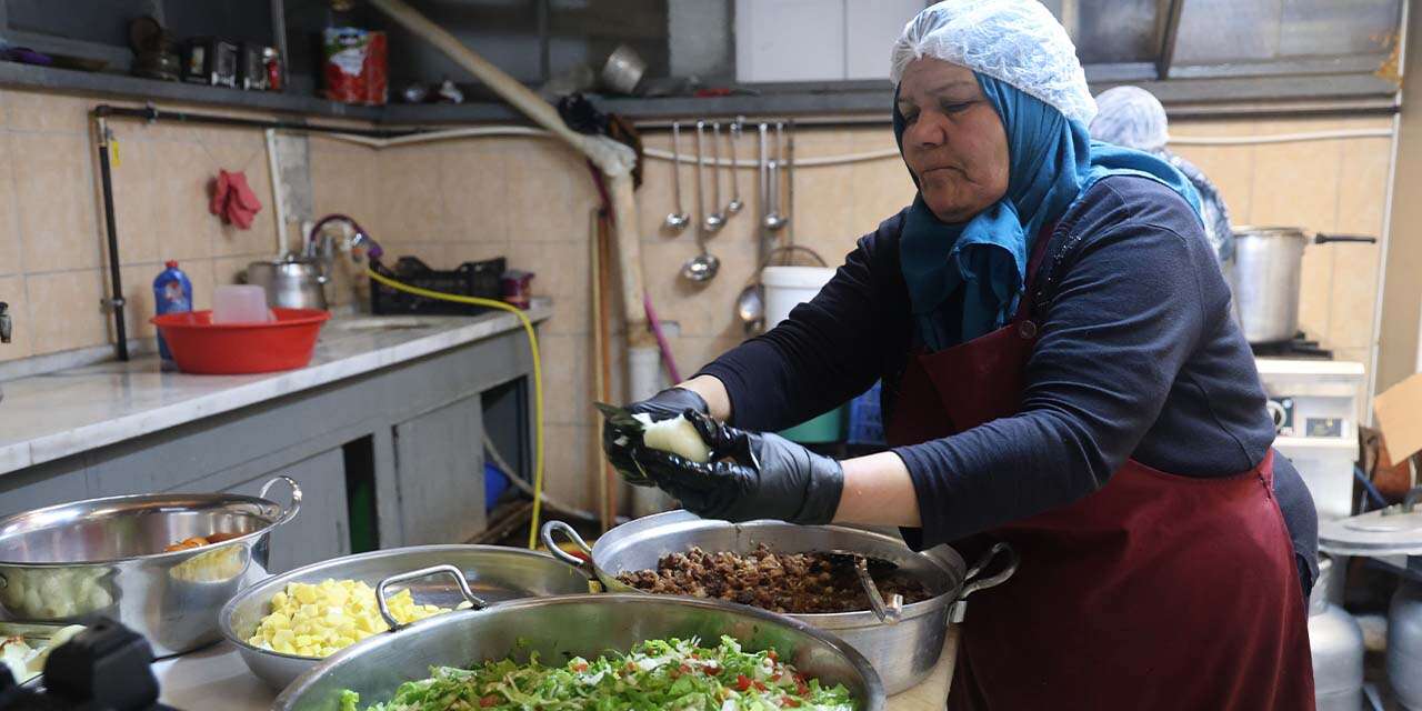 Emekli Sema öğretmen, Konya’da kimsesizlerin annesi oldu