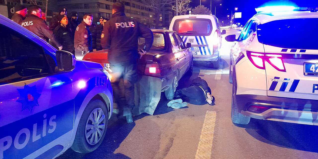 Konya’da film gibi gece! Yardım istediği aracı gasp etti, kovalamacayla yakalandı