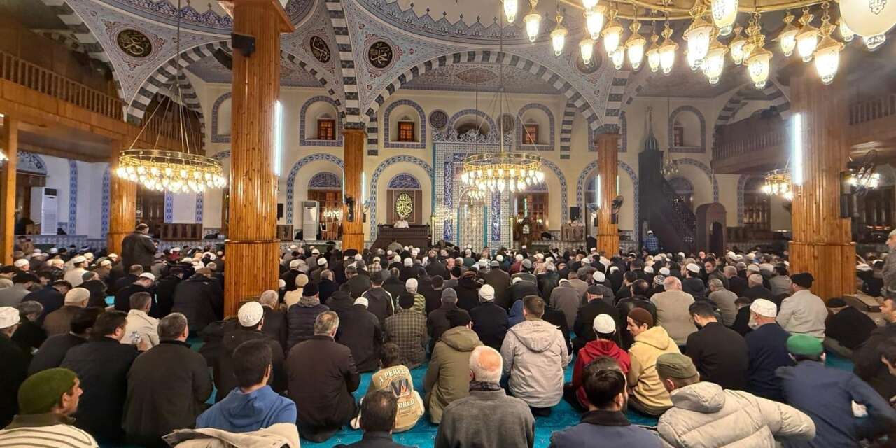 Diyanet İşleri Başkan Yardımcısı Dr. Hafiz Osman Şahin, Kapu Camii’nde cemaatle buluştu