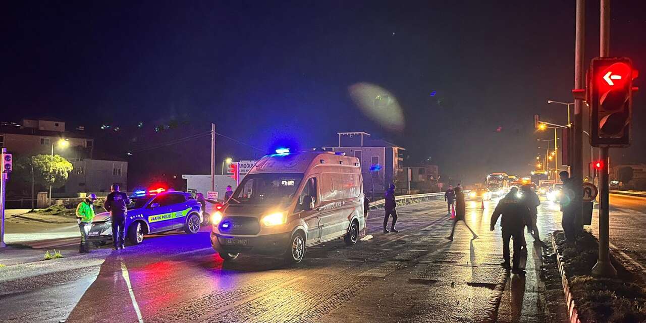 Yolun karşısına geçmeye çalışan kadına araba çarptı