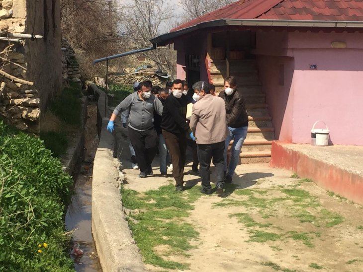 Yaşlı çift evlerinde ölü bulundu