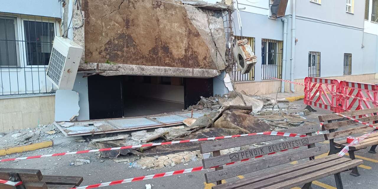 İlkokulda beton saçak aniden çöktü, faciadan dönüldü
