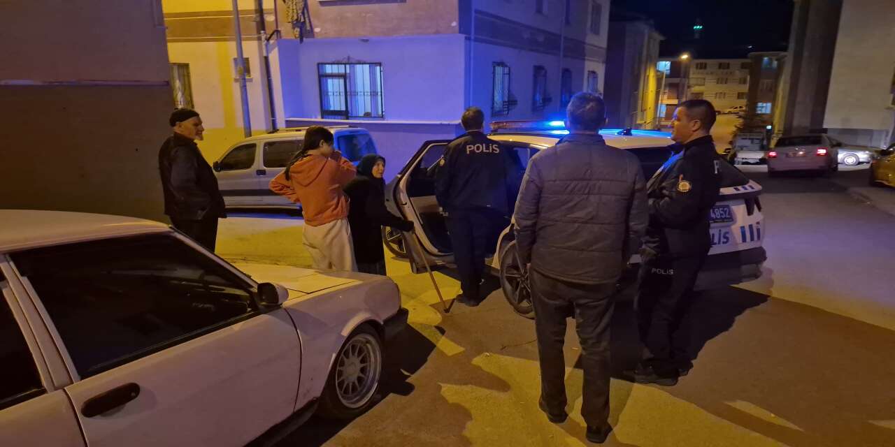 Sevgilisinden ayrılan genç öfkesini otomobilinden çıkardı