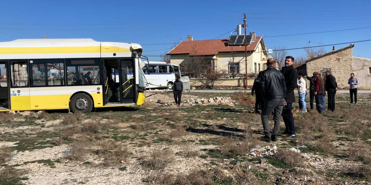 Konya’da belediye otobüsü öğrenci servisiyle çarpıştı