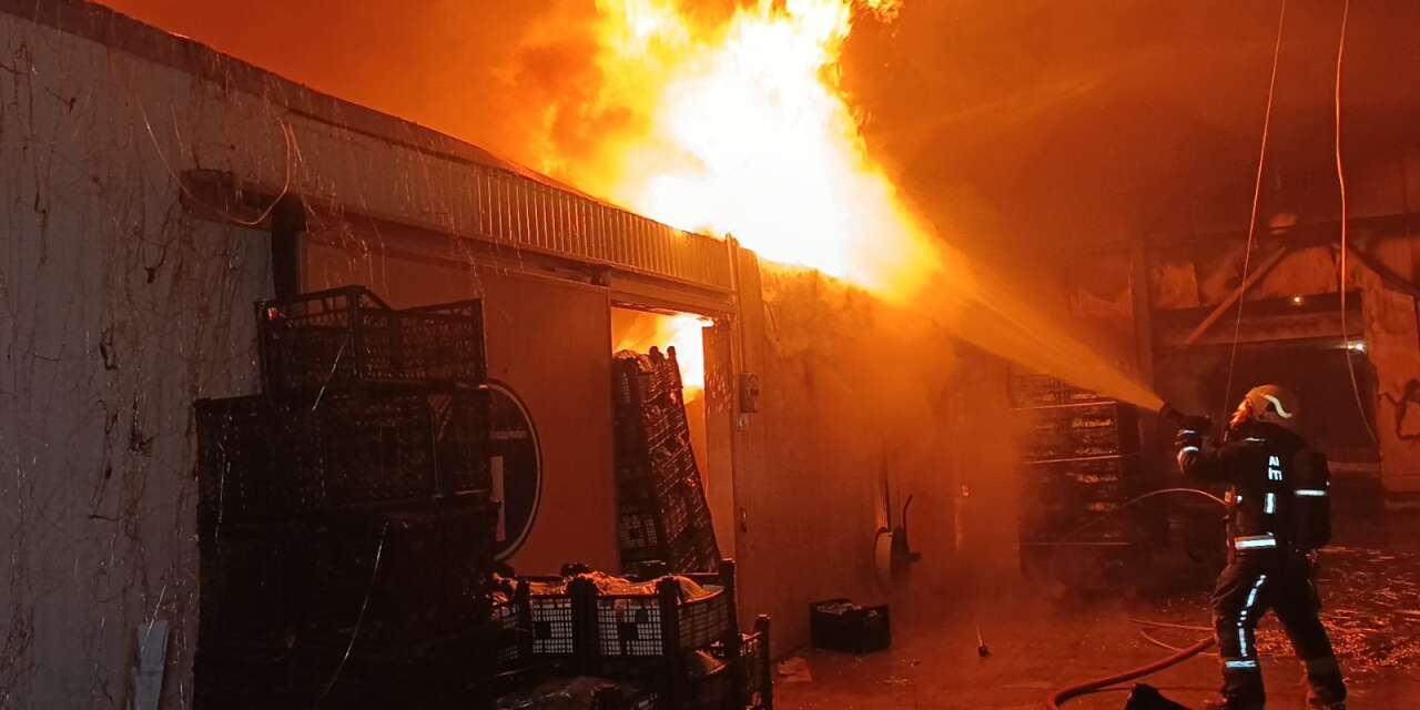 Konya yolu üzerindeki fabrikada yangın çıktı