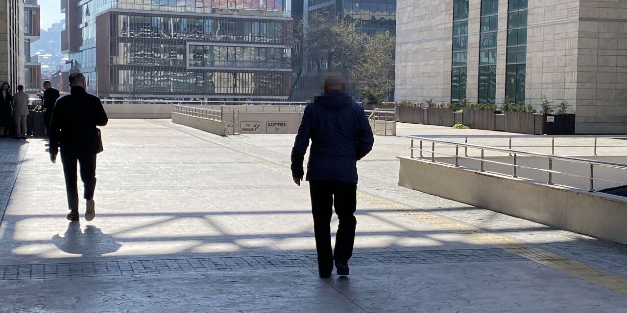 Arabasına far almak isterken 240 bin TL’sinden oldu