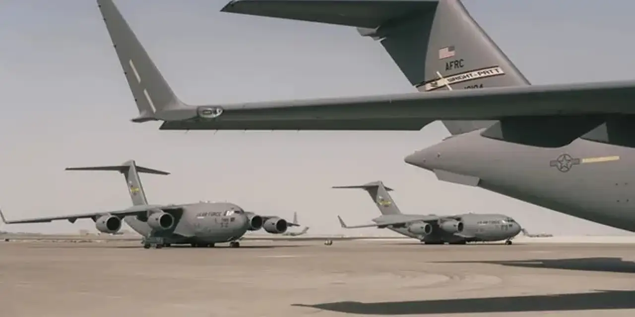 ABD'ye ait yakıt ikmal uçağı düştü