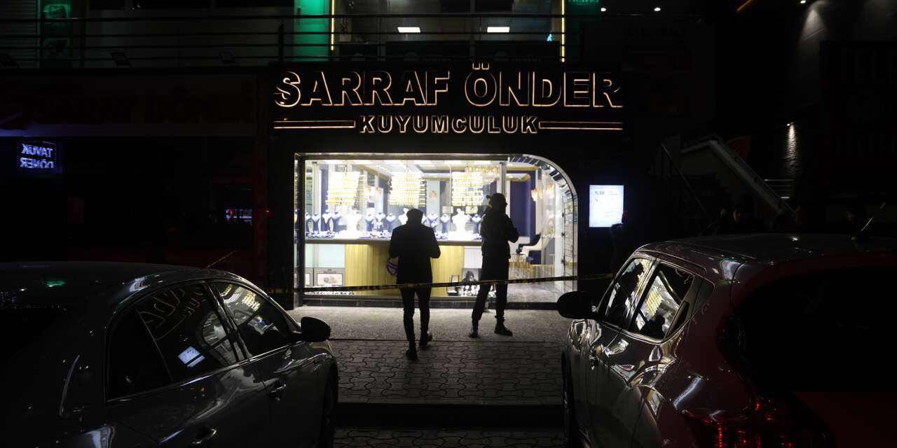 Konya’nın merkezinde biber gazıyla kuyumcu soygunu