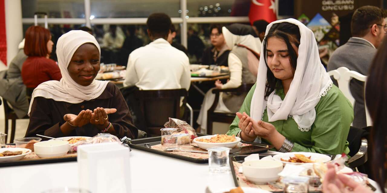 Konya’daki yabancı öğrenciler iftar sofrasında bir araya geldi