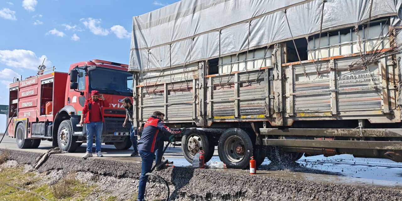 Konya yolunda kamyonda yangın çıktı, sürücünün dikkati aracı kurtardı