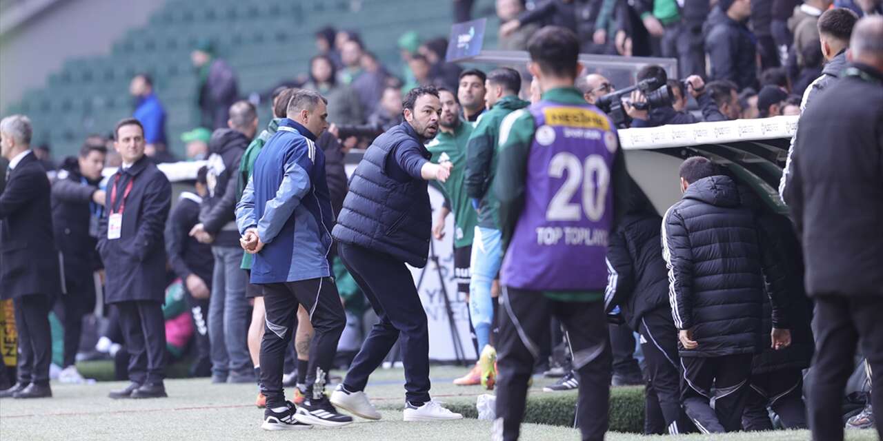 Konyaspor’un kazandığı penaltı sonrası Selçuk İnan’dan protesto