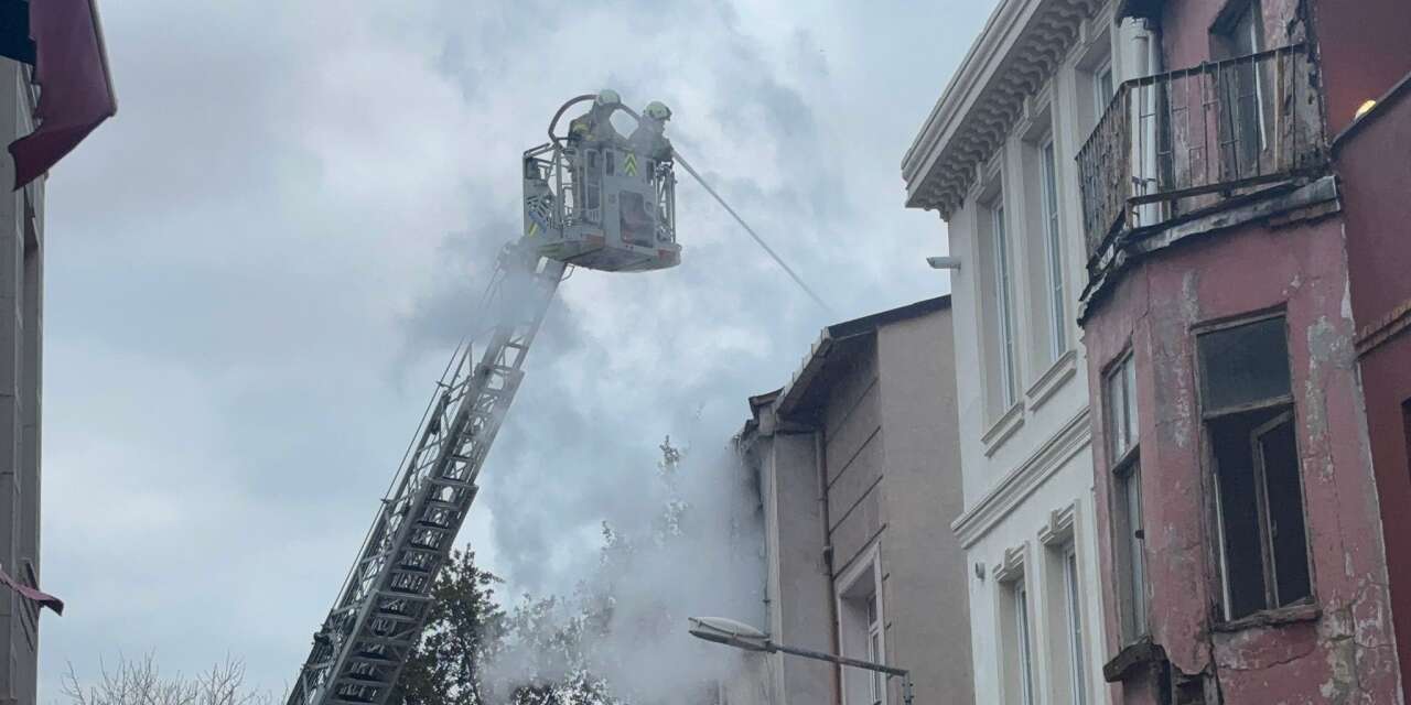 3 katlı binada yangın faciası! 1 kişi hayatını kaybetti