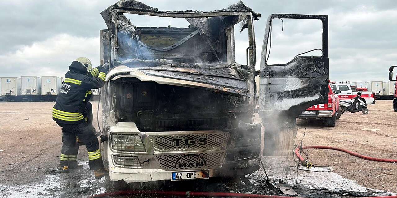 Konya plakalı TIR’da yangın! Şoför içindeyken alev aldı