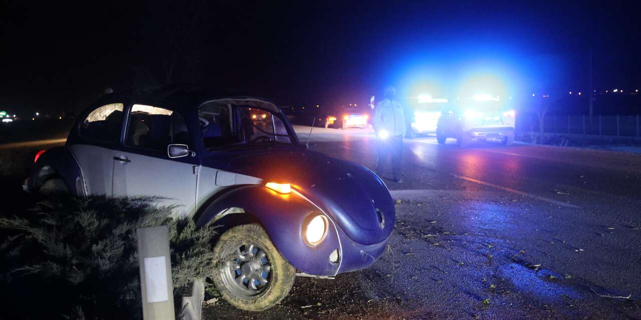 Konya’da gece yarısı kaza! Takla atan otomobilden 3 kişi çıkartıldı