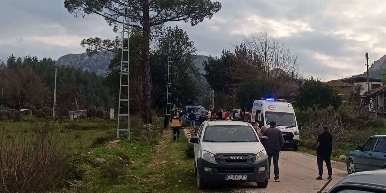 Kamyonetin kasasından düşen Habibe Şimşek hayatını kaybetti
