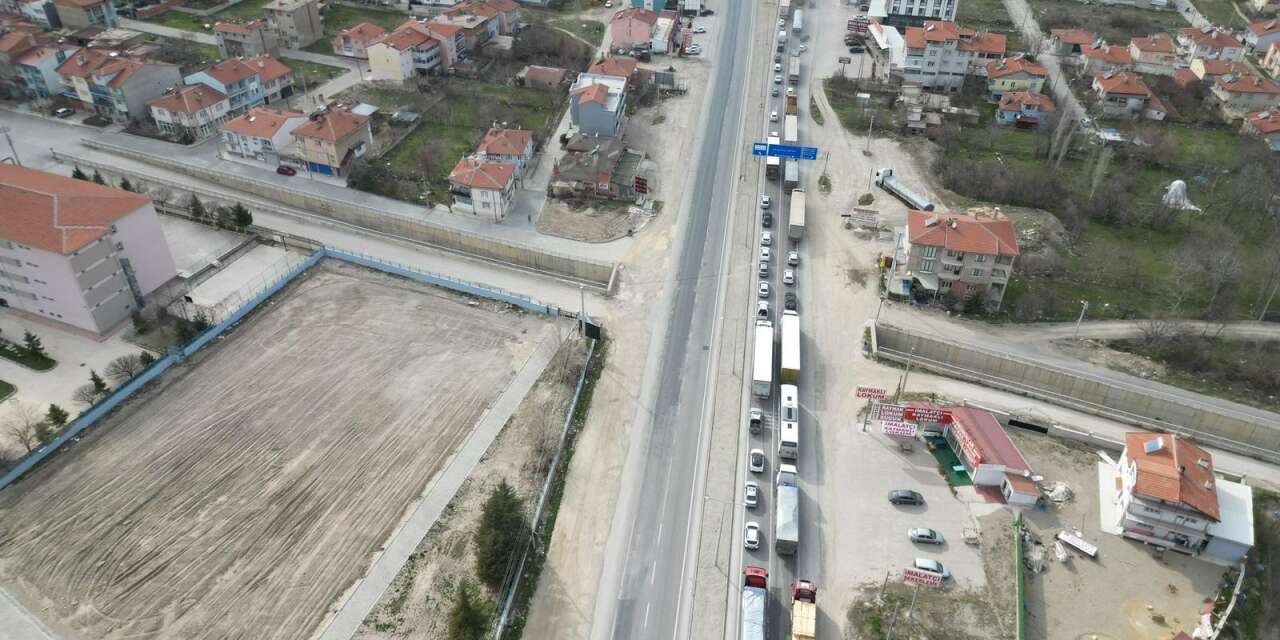 Konya yolunda bayram yoğunluğu