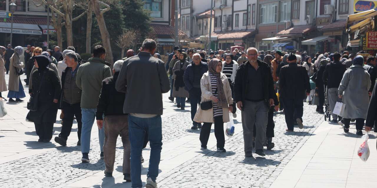 Konyalılar bayram alışverişi için Tarihi Bedesten Çarşısı’na akın ediyor