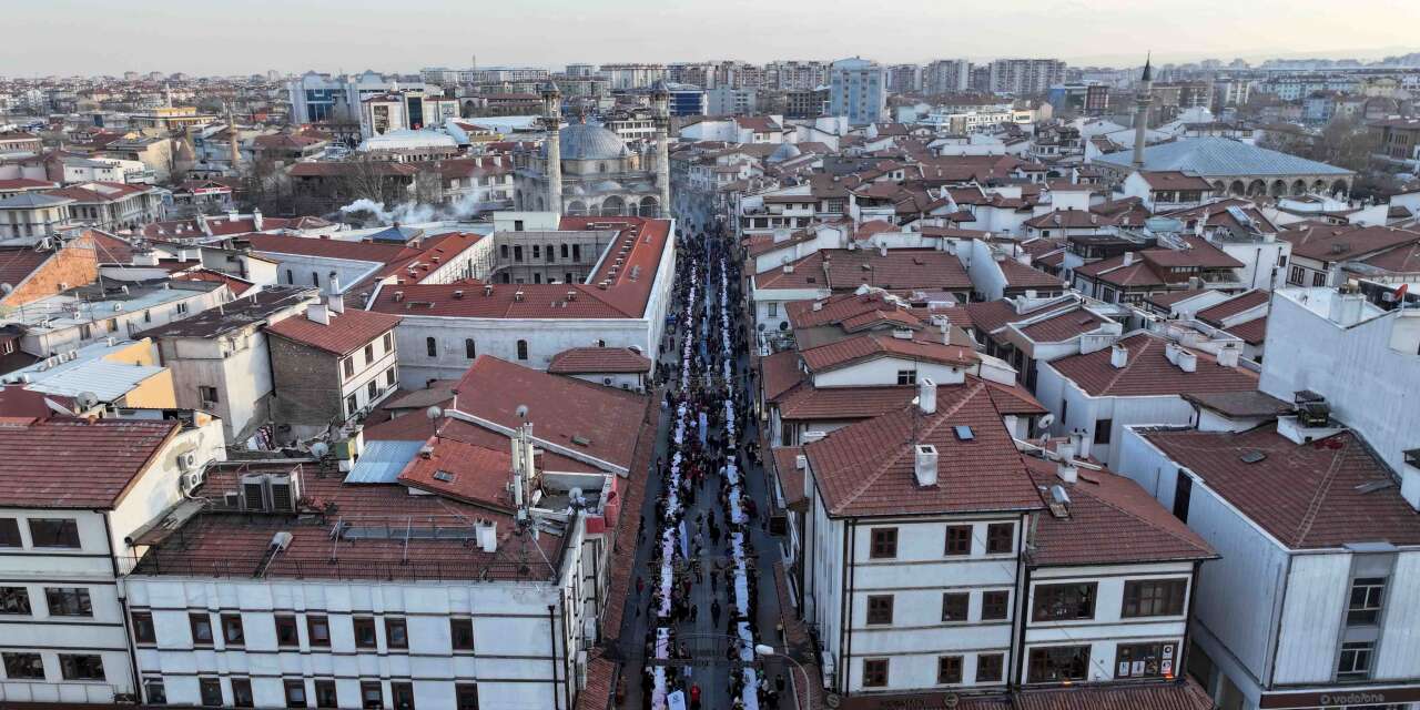 Karatay’da Kadir Gecesi’nde kardeşlik sofraları kuruldu