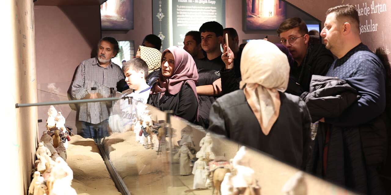 Kadir Gecesi, Konya’daki Peygamber aşıklarını coşturdu