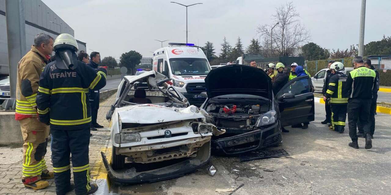 Otomobil kamyonete çarptı! Zeki Kaya hayatını kaybetti