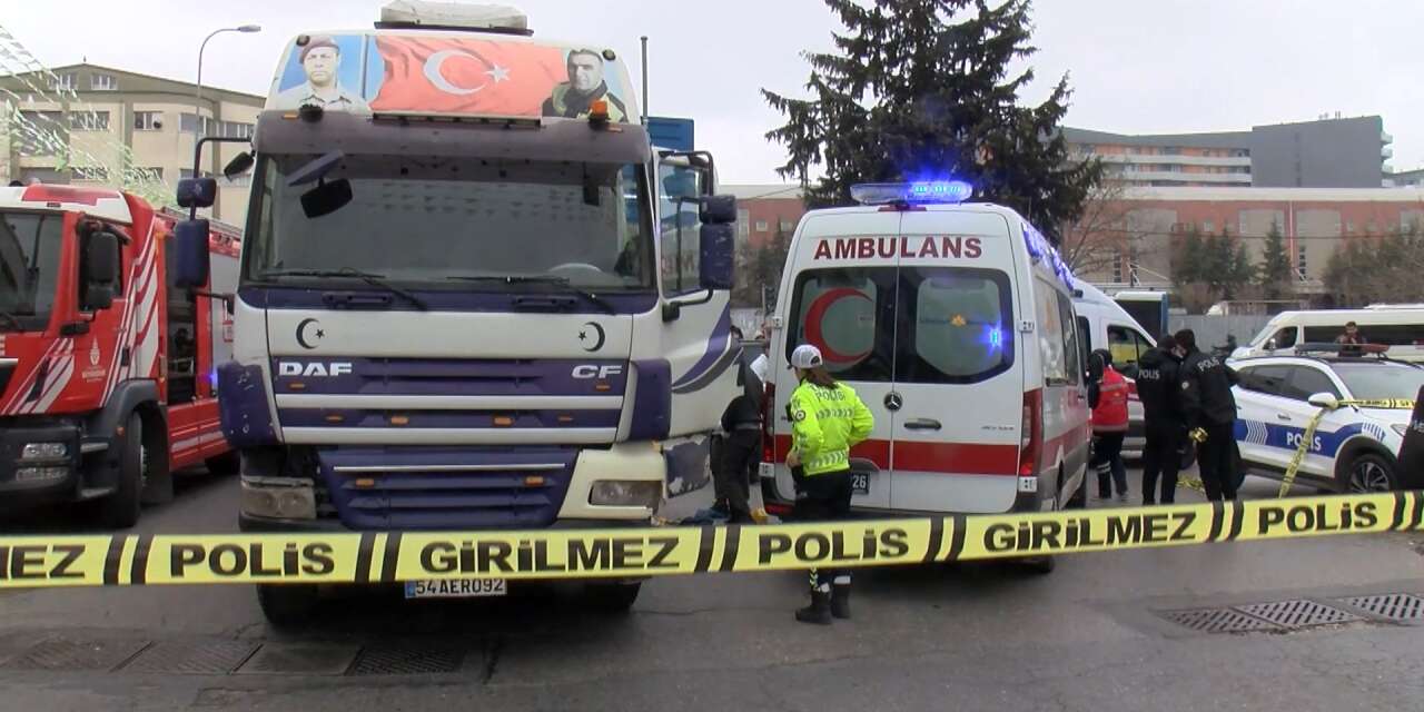 Yolun karşısına geçmeye çalışırken çekici çarpan kadın öldü