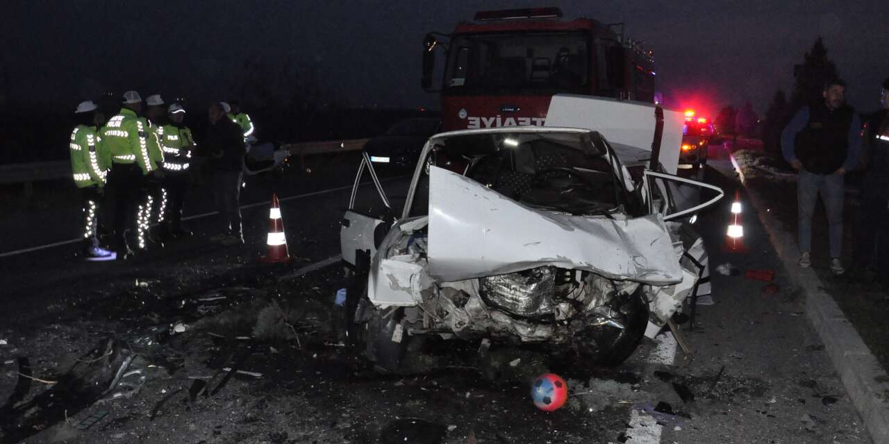Kara yolunda can pazarı! 3 araç çarpıştı, 2 ölü, 5 yaralı var