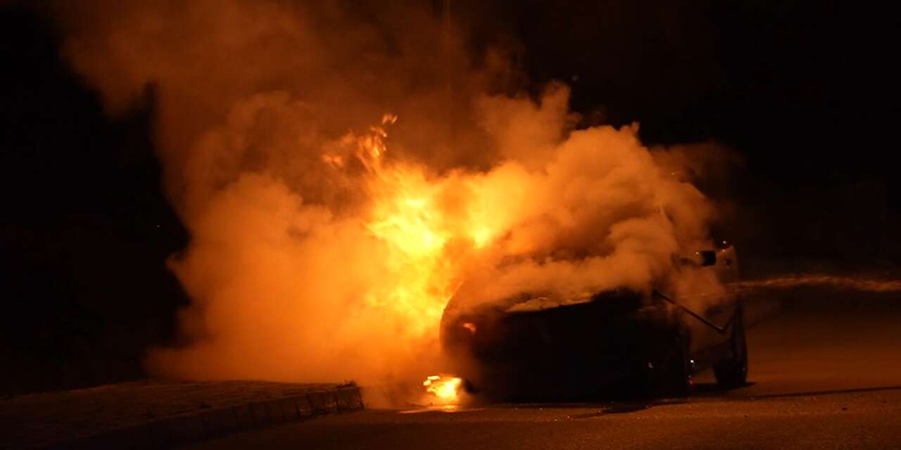 Bayram gezmesi için emanet aldığı araba küle döndü