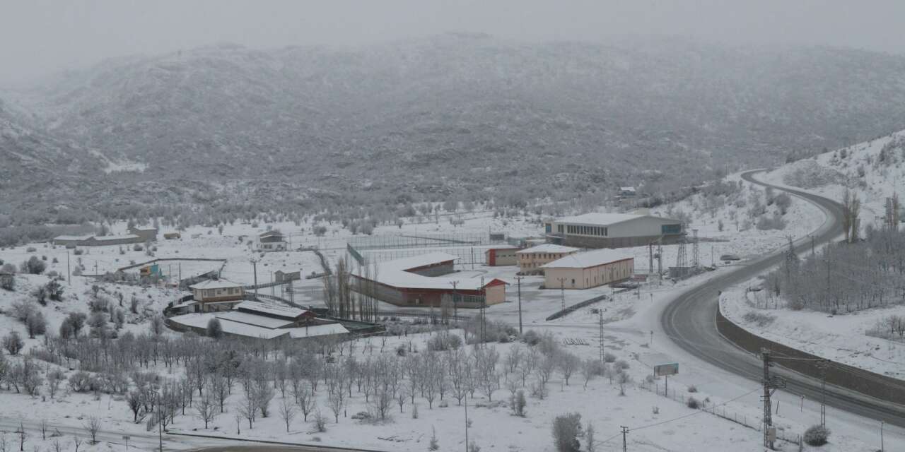Konya’da bayram bereketiyle geldi! Bir ilçe güne karla uyandı