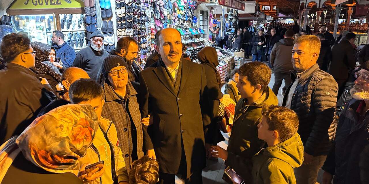 Başkan Altay, son teravih namazı sonrası Konyalılarla buluştu