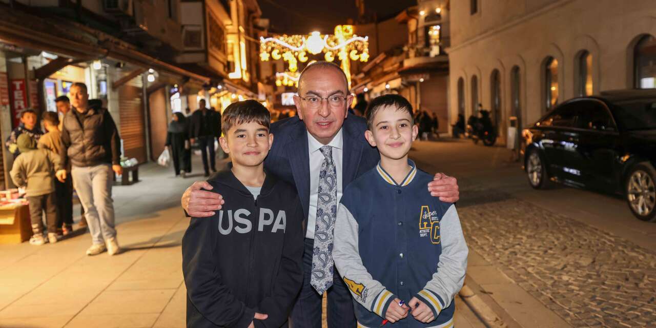 Başkan Kavuş, bayram alışverişi yapan Konyalıların sevincine ortak oldu