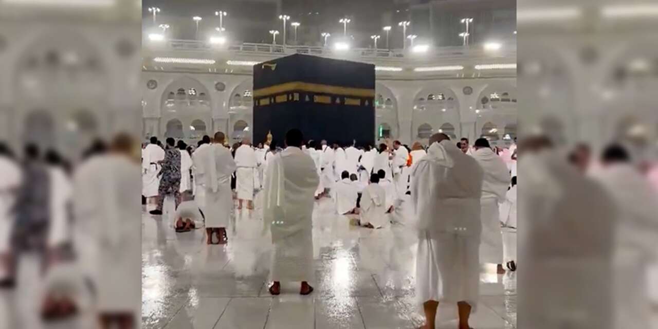 Kabe’de Ramazan’ın son gününde yağmur altında dua edildi