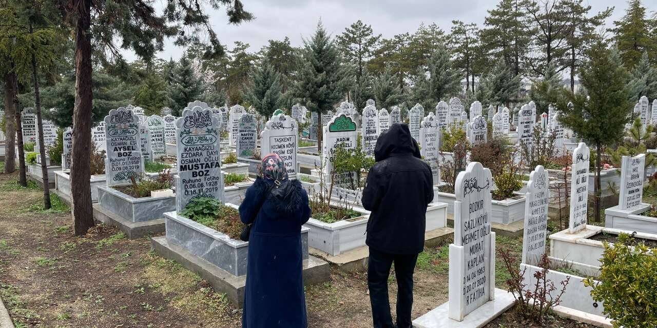 Konya’da mezarlık ziyaretleri başladı