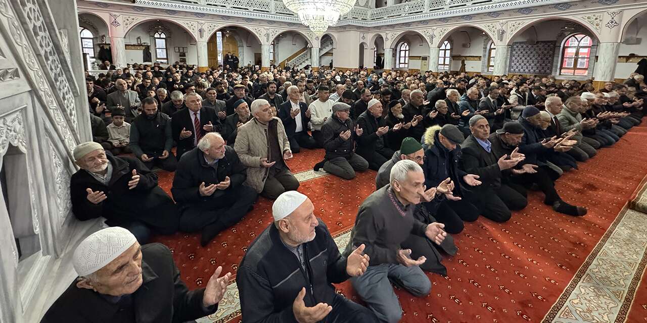 Konya’nın ilçelerinde bayram heyecanı! Camiler doldu taştı