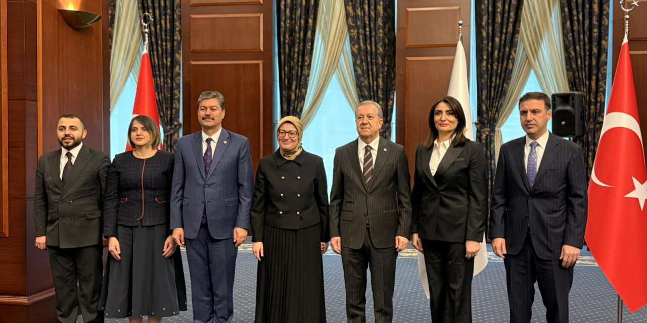 Siyasi partiler bayramlaşmak için bir araya geldi