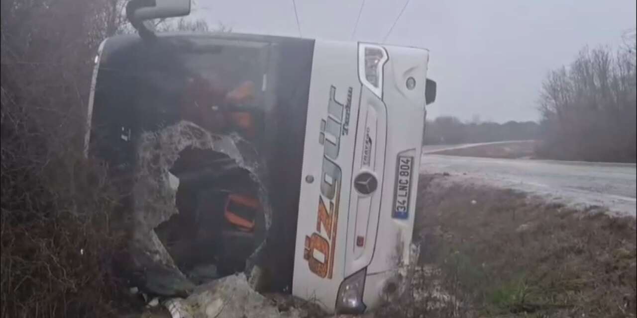 Polislerin olduğu midibüs devrildi! 3 yaralı var