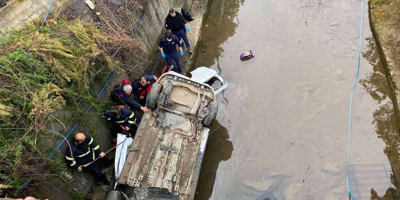 Dereye uçan araçtaki 3 kişi öldü