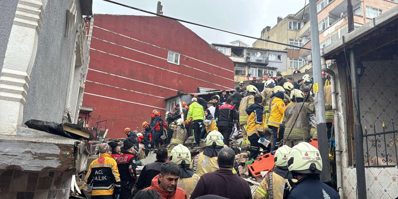 İstanbul Fatih'te 2 bina çöktü