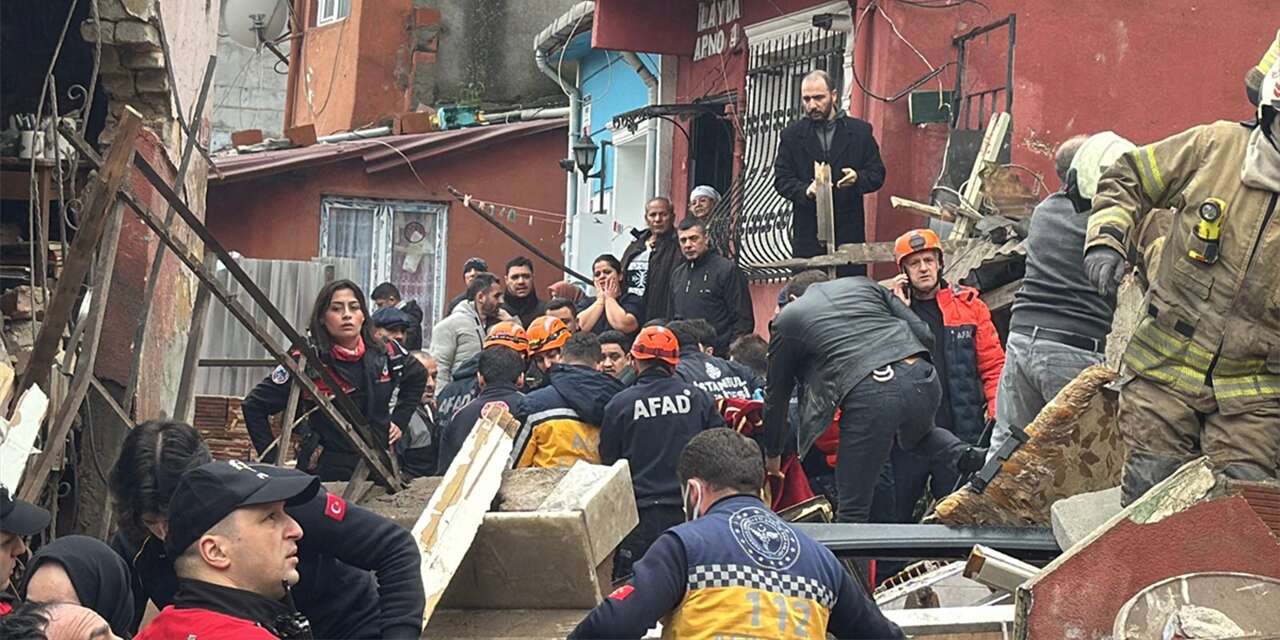 Fatih'te çöken 2 binanın enkazından acı haber geldi
