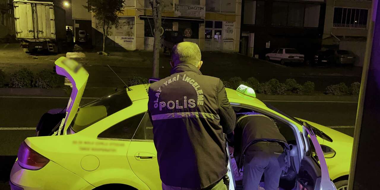 Taksi şoförü, müşterisi tarafından bıçaklandı