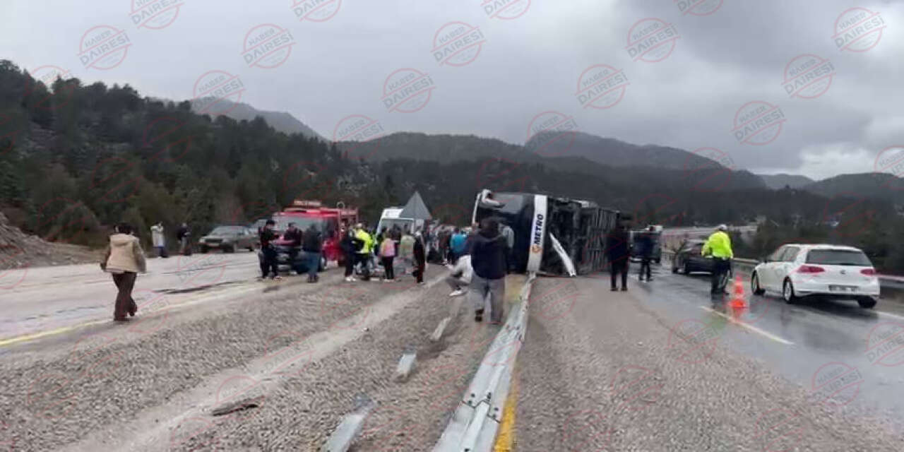 Konya’da yolcu otobüsü devrildi! Çok sayıda yaralı var