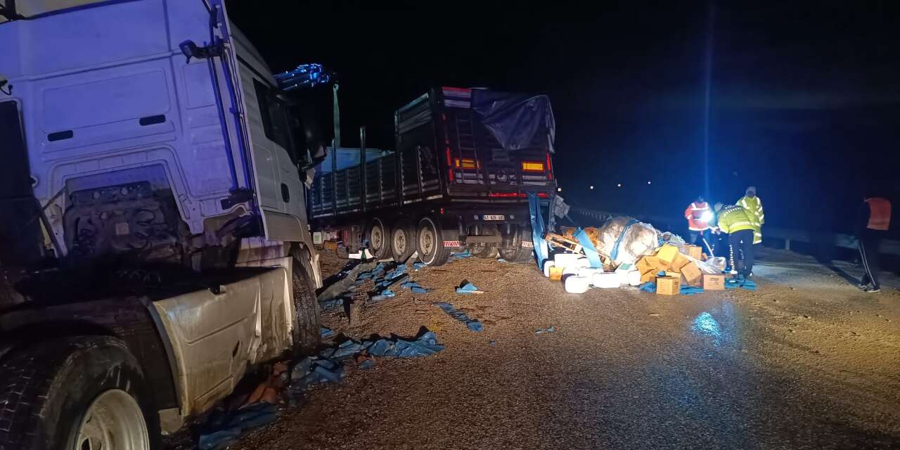 Konya’da otobüs devrilen yerde bu kez TIR kazası yaşandı