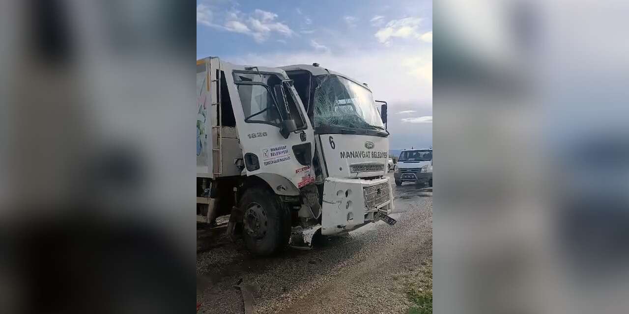 Aynı belediyeye ait araçlar çarpıştı! 7 kişi yaralandı