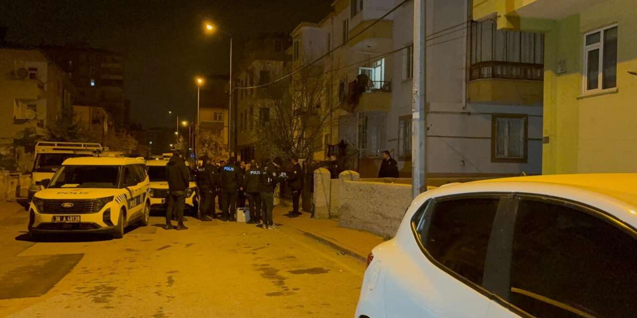 Evi kurşun yağmuruna tuttular! Anne ve oğlu yaralandı