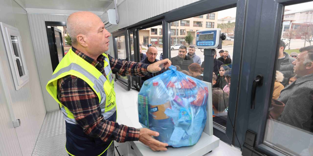 Konya’da çöpler paraya dönüşüyor
