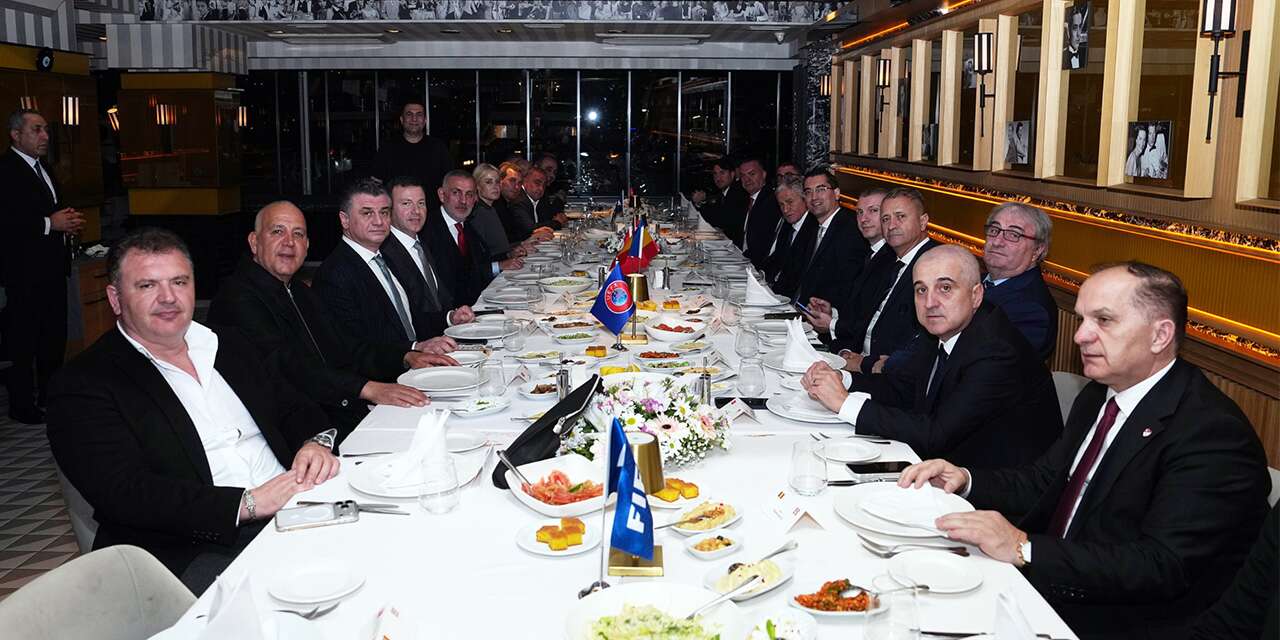 Türkiye - Romanya maçı öncesi dostluk yemeği