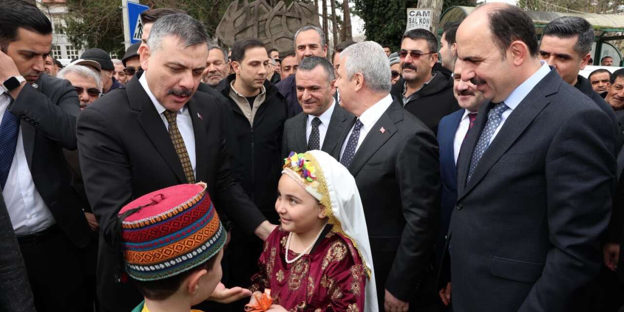Hemşehrileri, Konyalı bakanı coşkuyla karşıladı