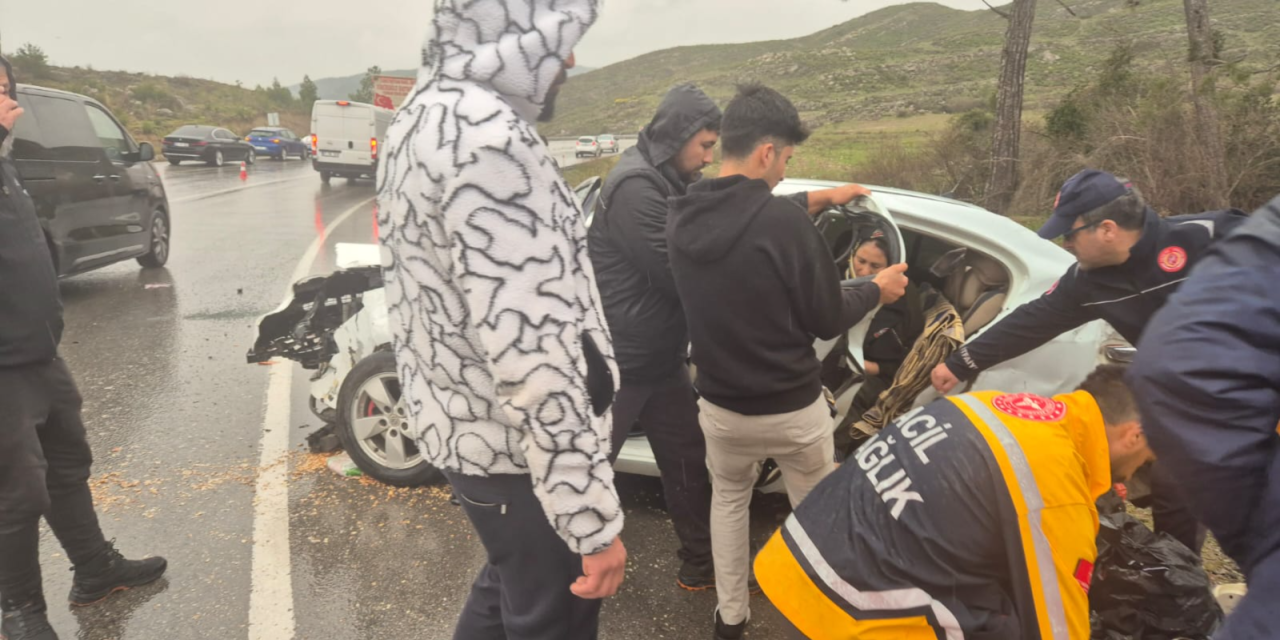 Konya-Antalya yolunda TIR otomobil ile çarpıştı