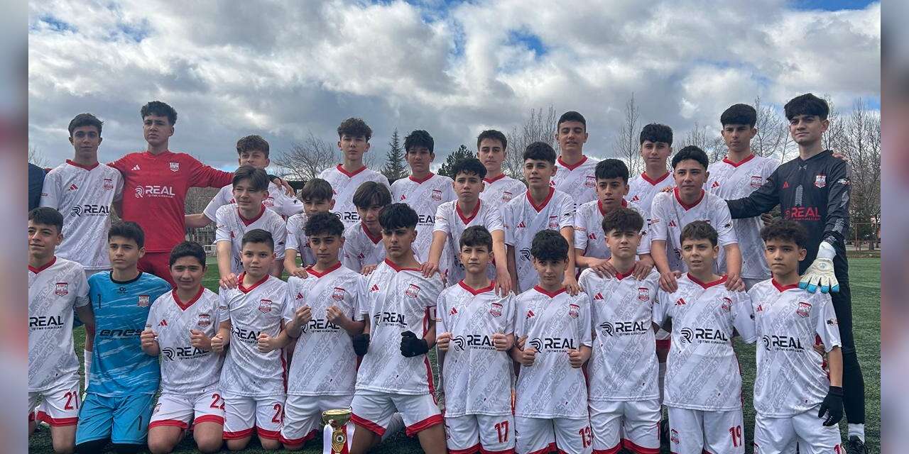 Kasırgagücü U14’te 9 kişiyle direndi alkış topladı